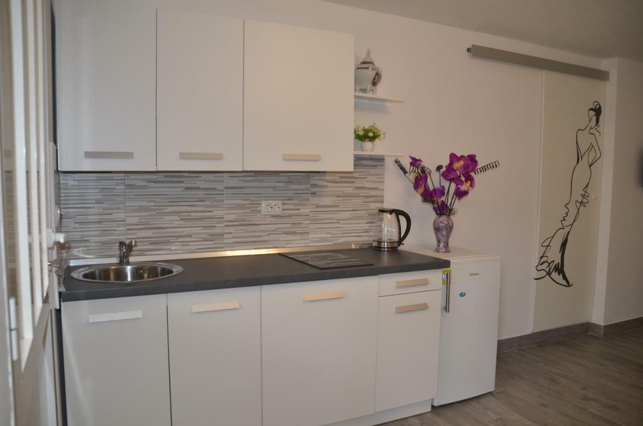 Apartments Lilly - Studio Рийека Екстериор снимка